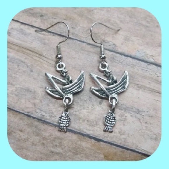 New Arrival Unique Super Cute Gone 🎣
Fishing Dangle Fish 🐟 Earrings - Picture 4 of 8